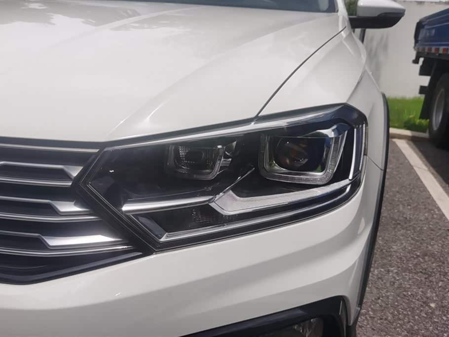 Volkswagen C-TREK Wei Collar