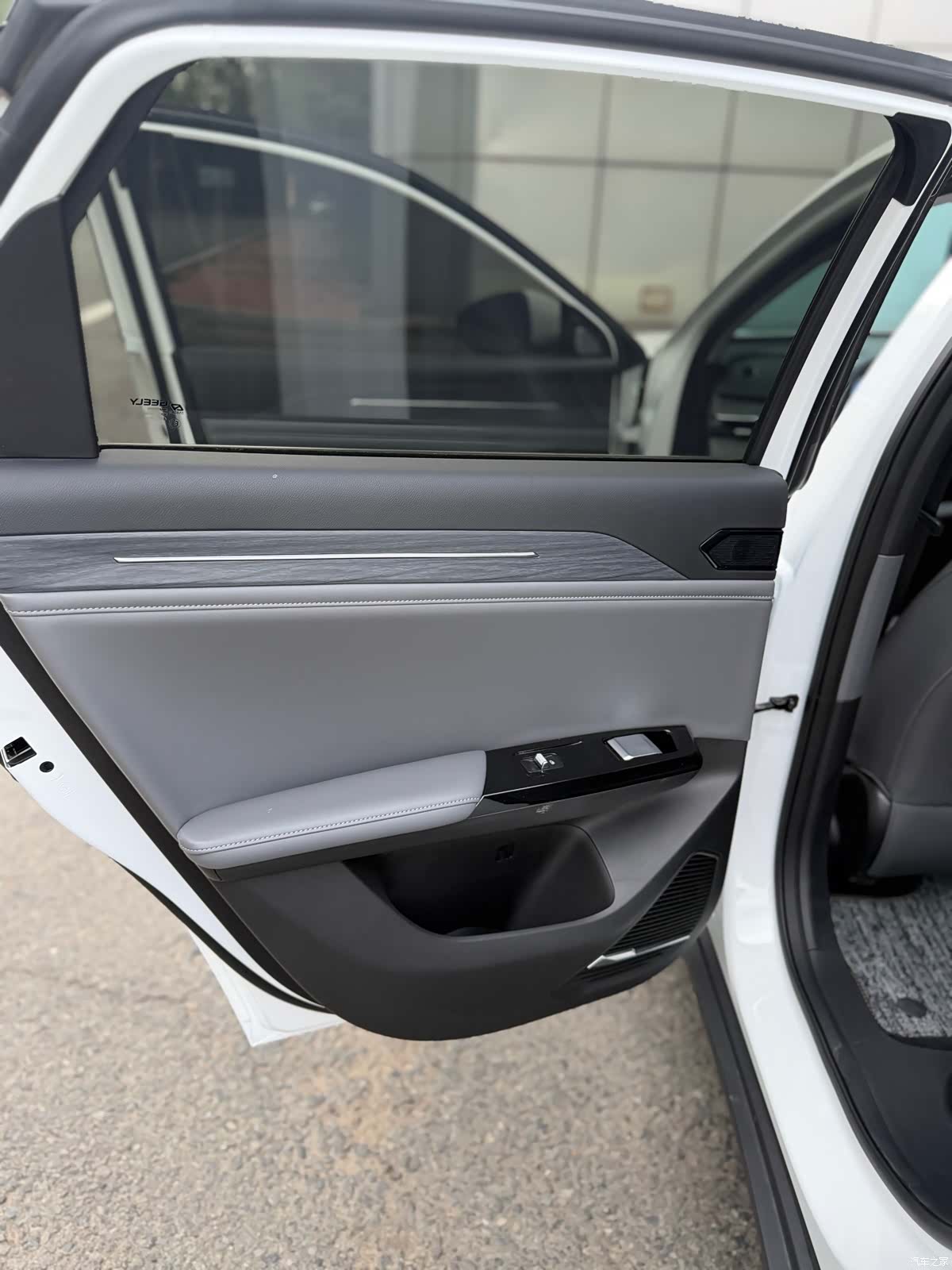 Geely Galaxy L6, 2025 12