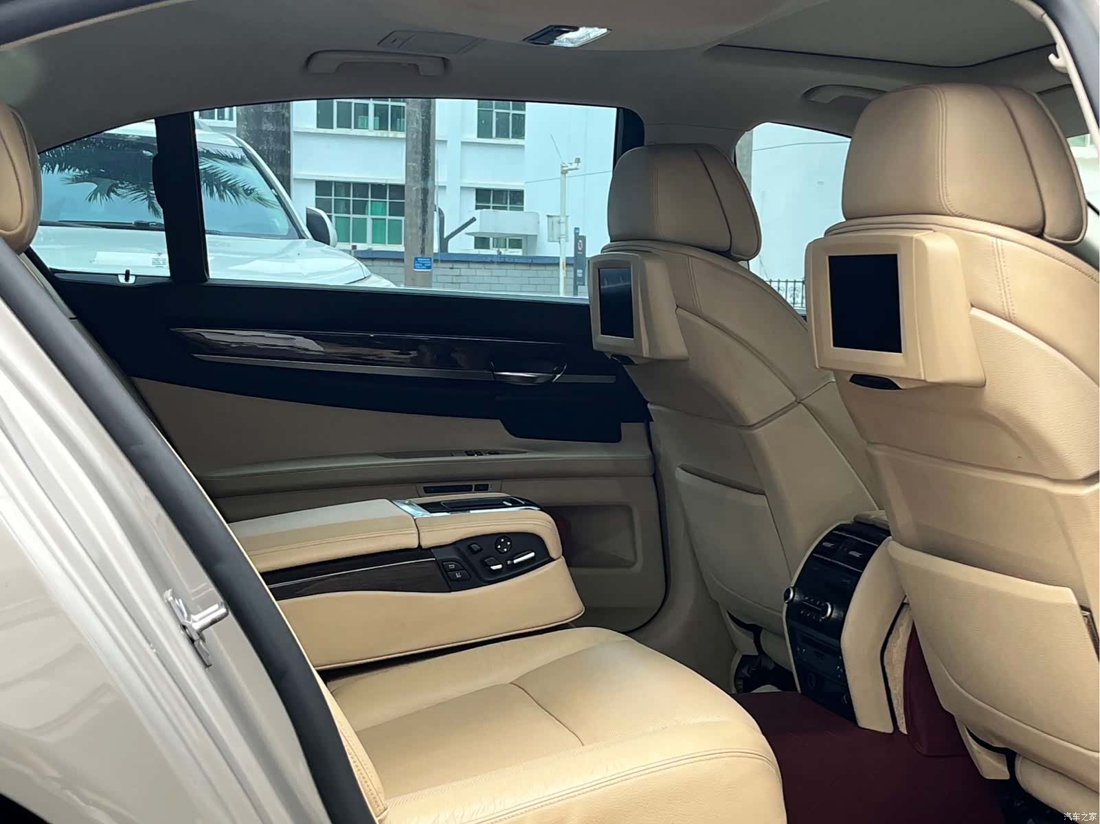 BMW 7 Series, 2011 12