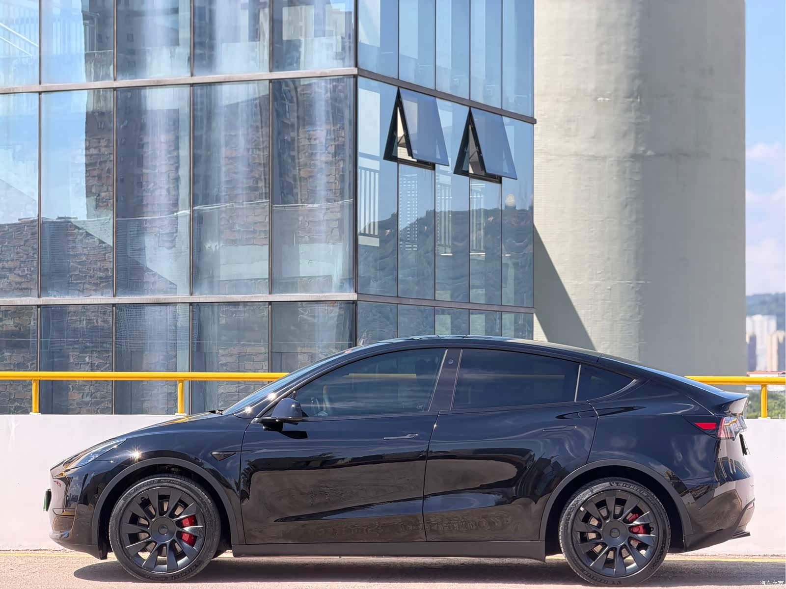 Tesla Model Y, 2022 10