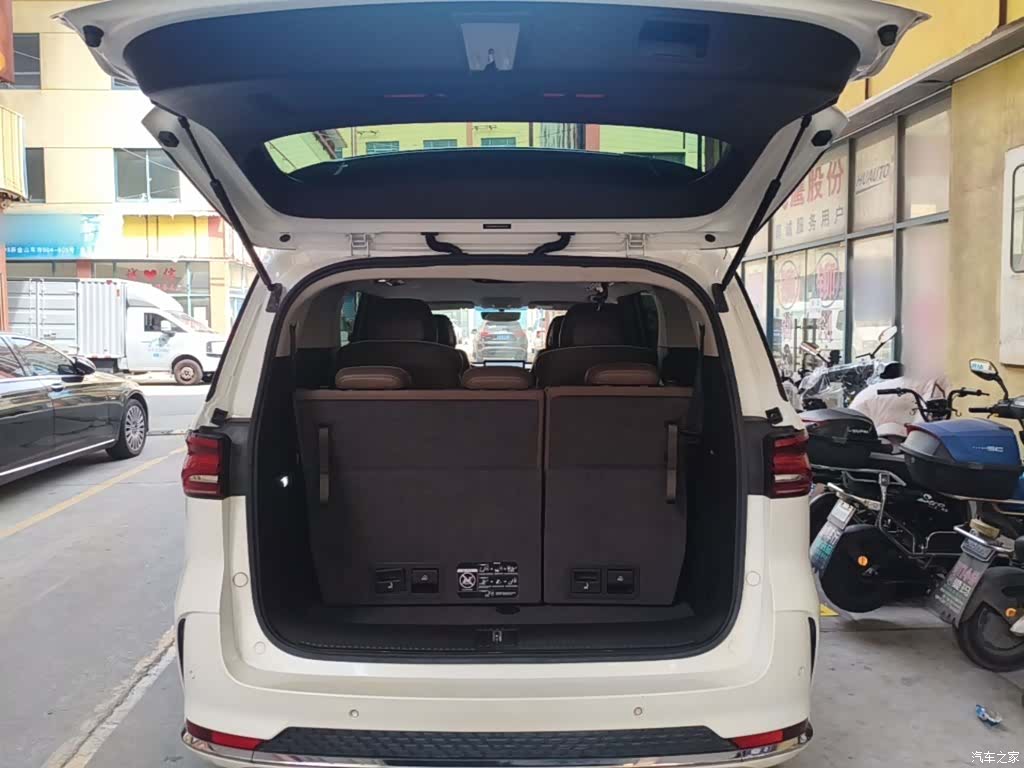 Roewe iMAX8, 2024 19