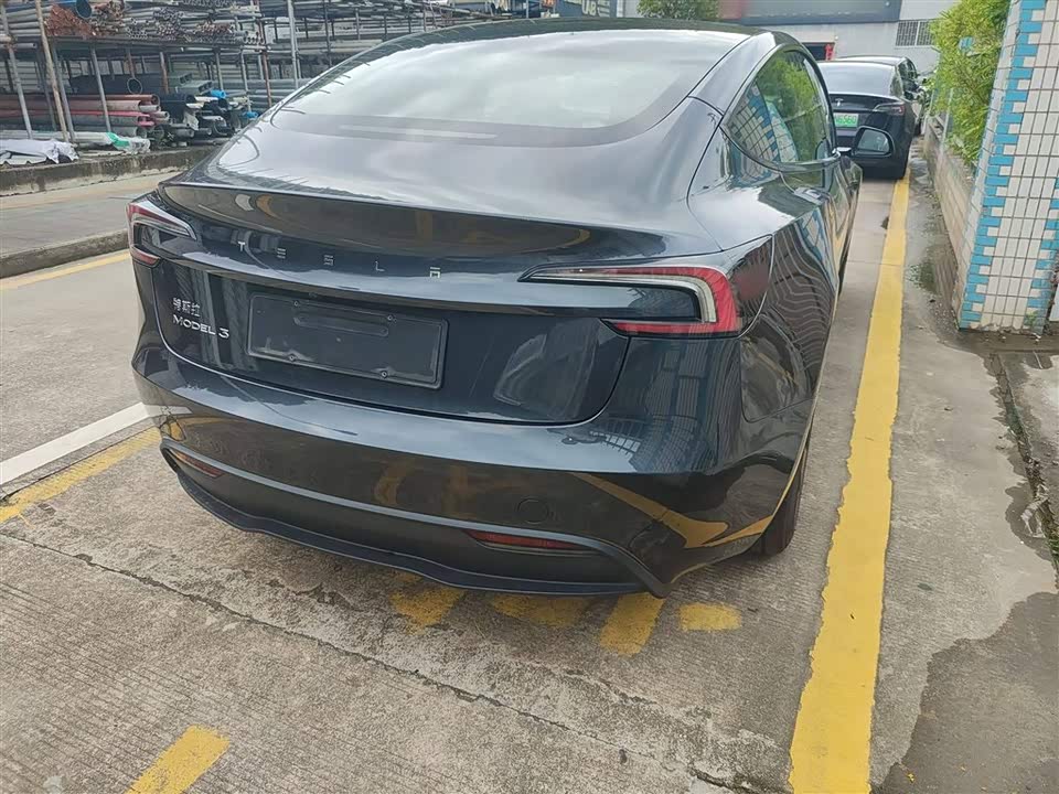 Tesla Model 3 Tesla Model 3