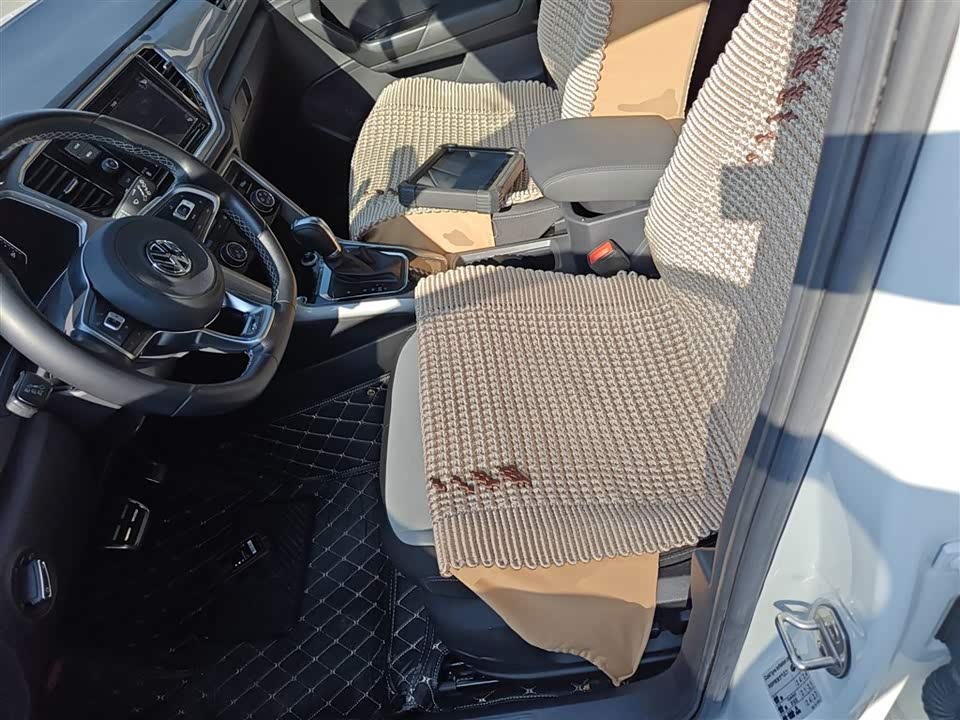 Volkswagen T-ROC exploring Songs