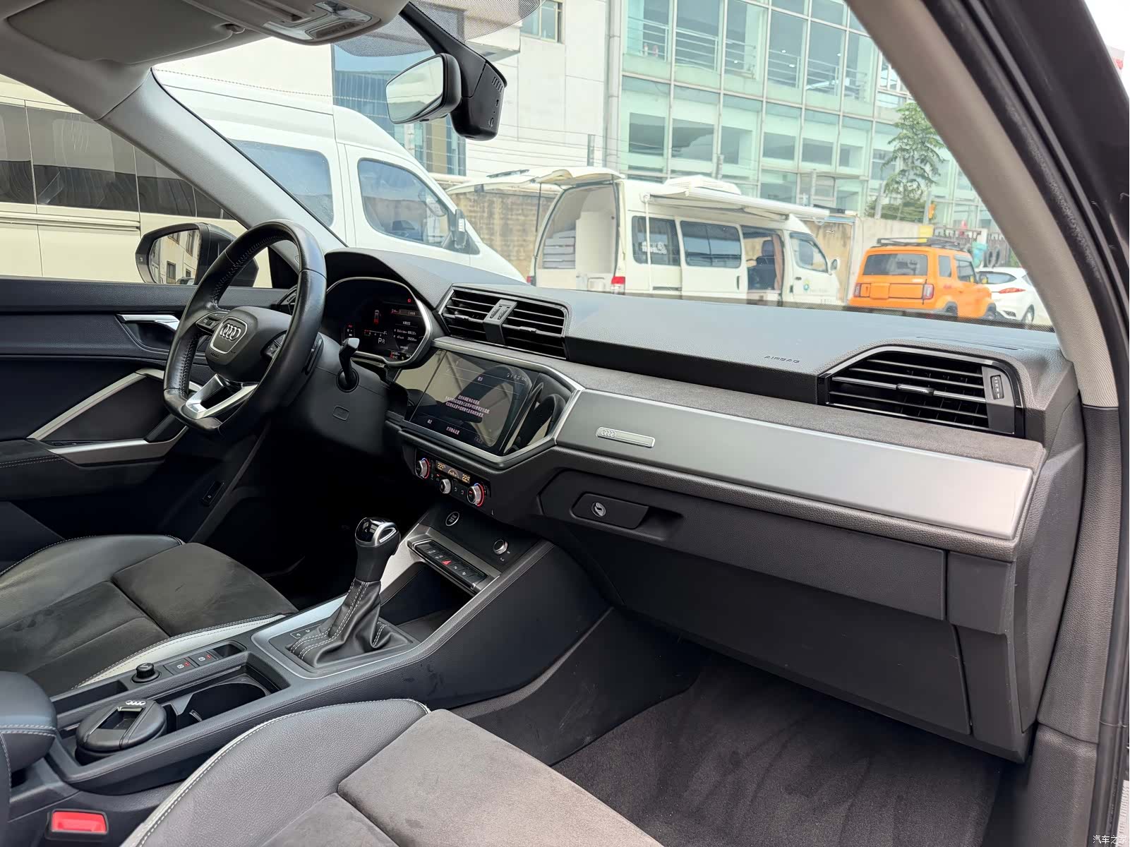 Audi Q3, 2022 10