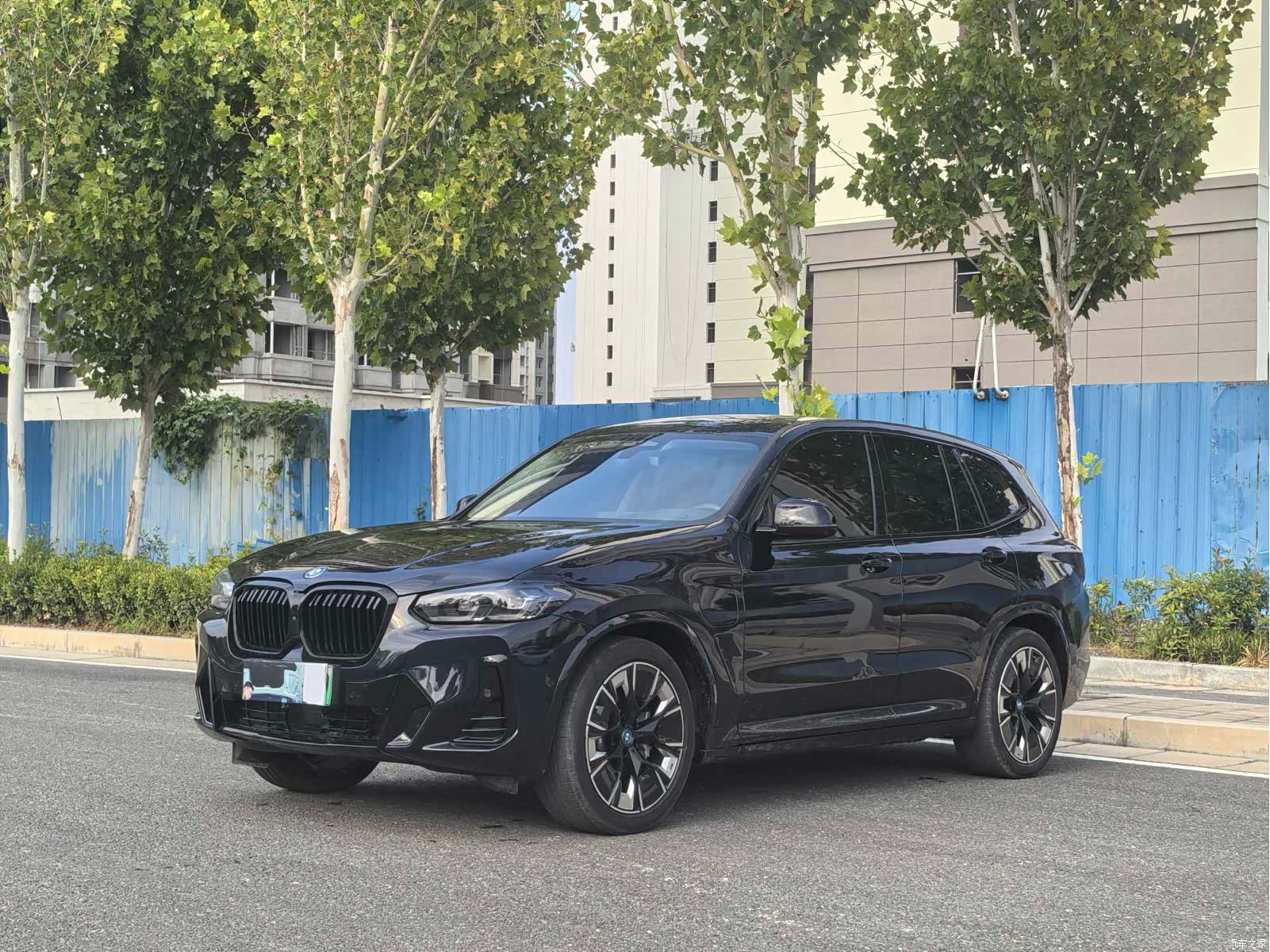 BMW iX3, 2025 1