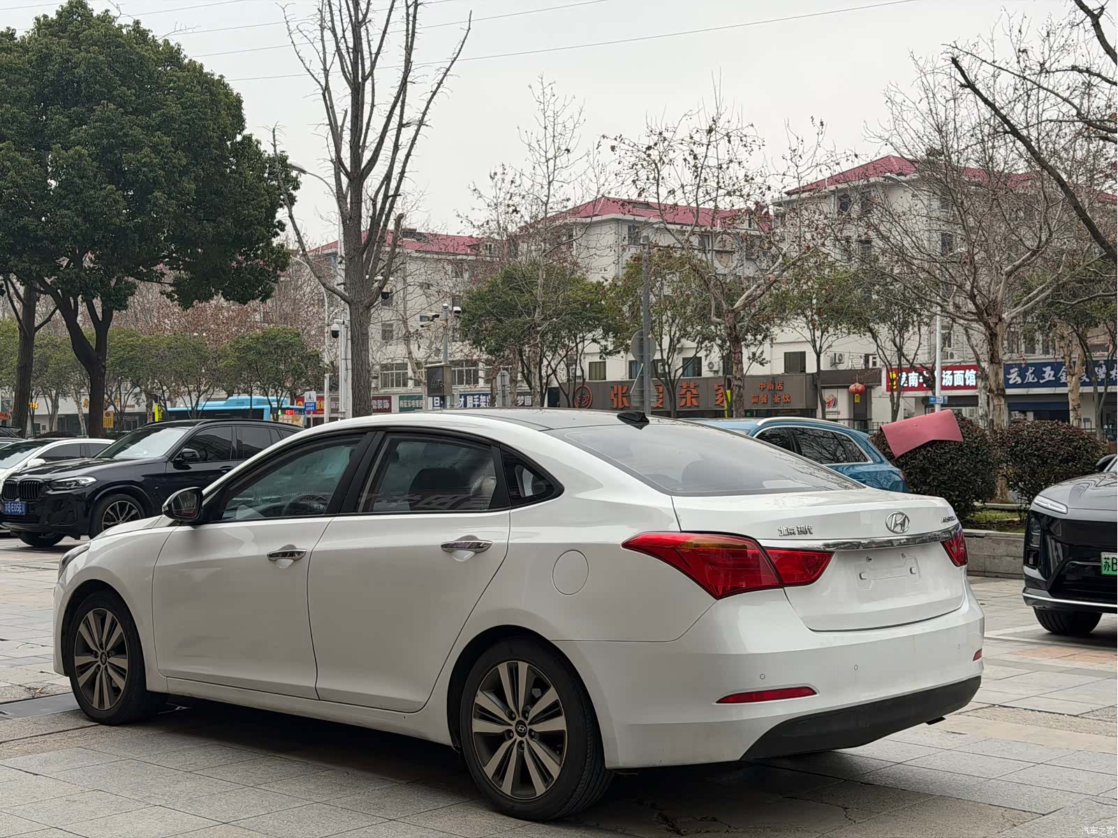 Hyundai DLX, 2014 3