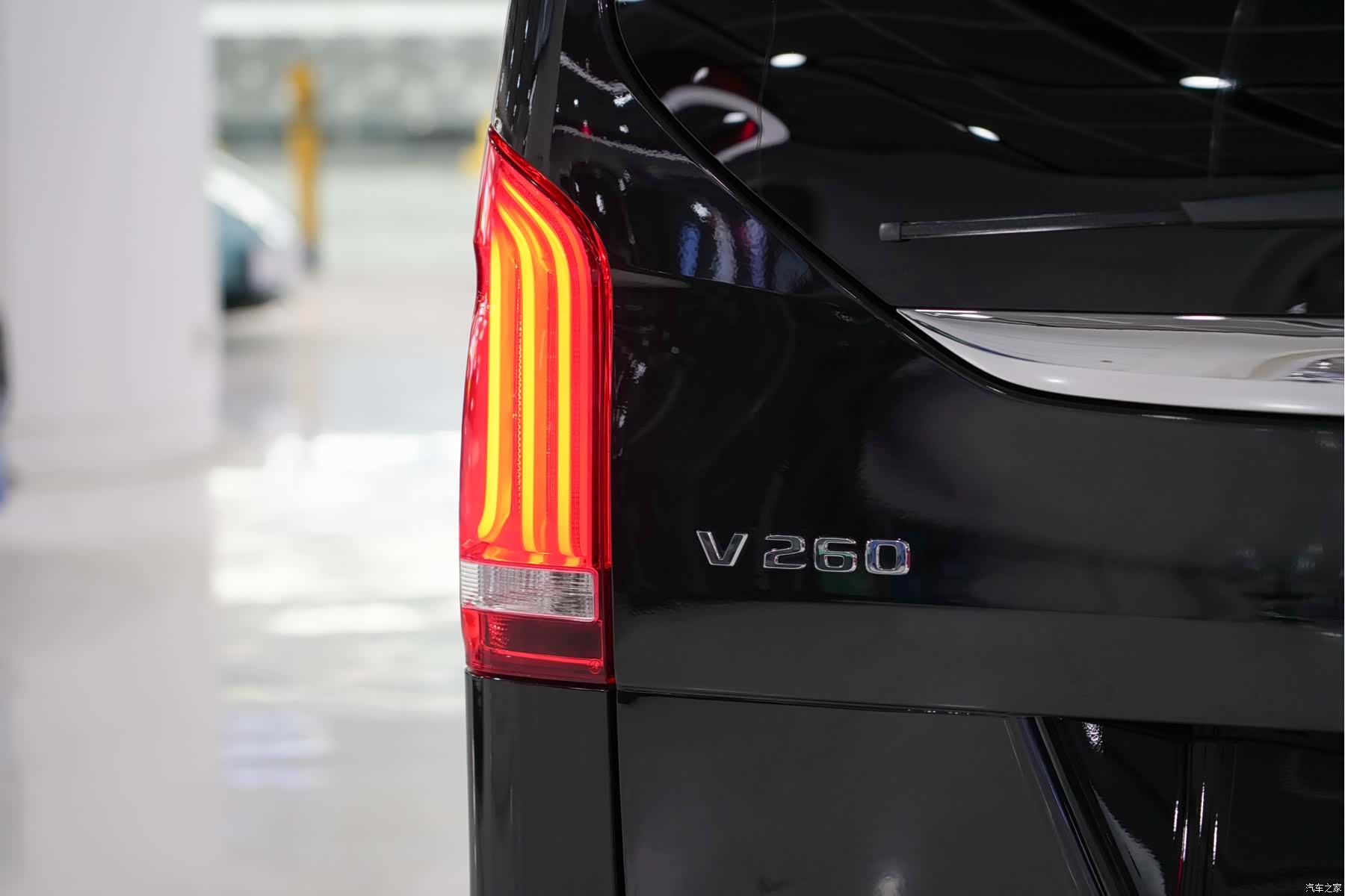 Mercedes-Benz V-Class, 2023 4