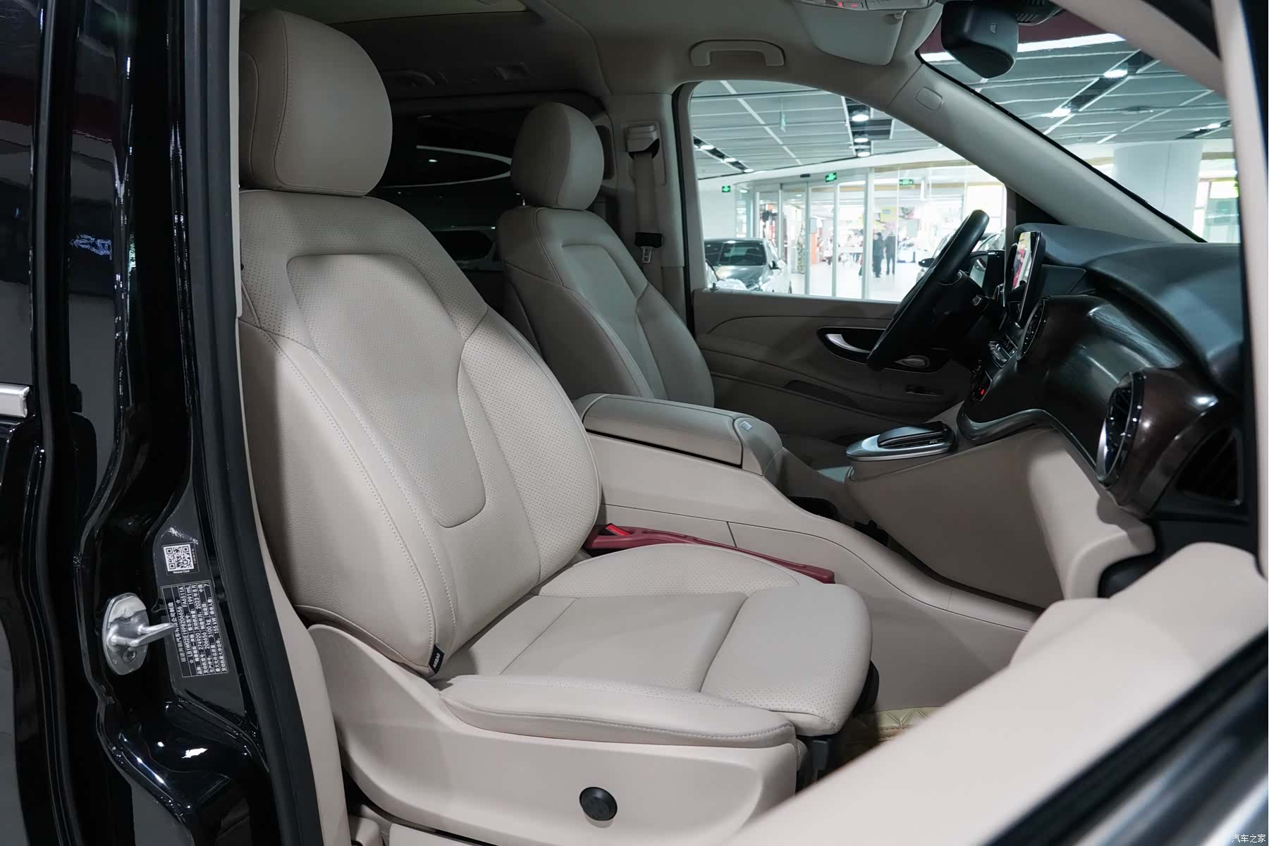 Mercedes-Benz V-Class, 2023 15