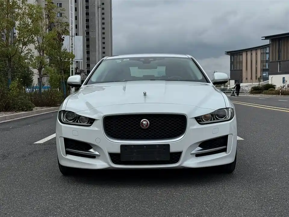Jaguar XE