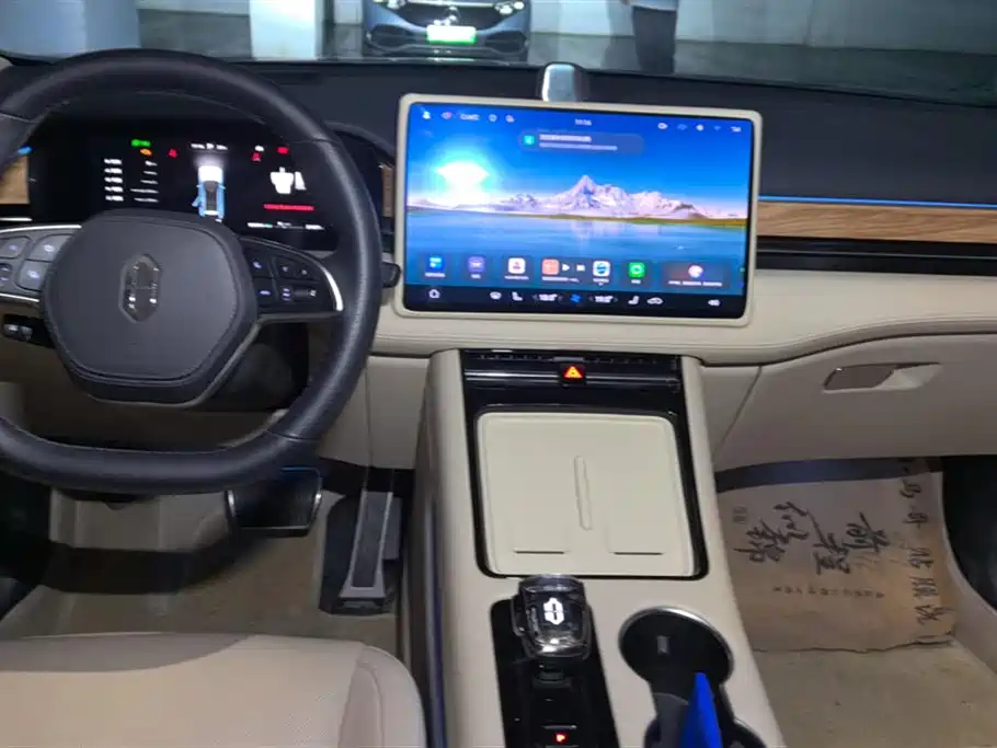 AITO Ask the world M5