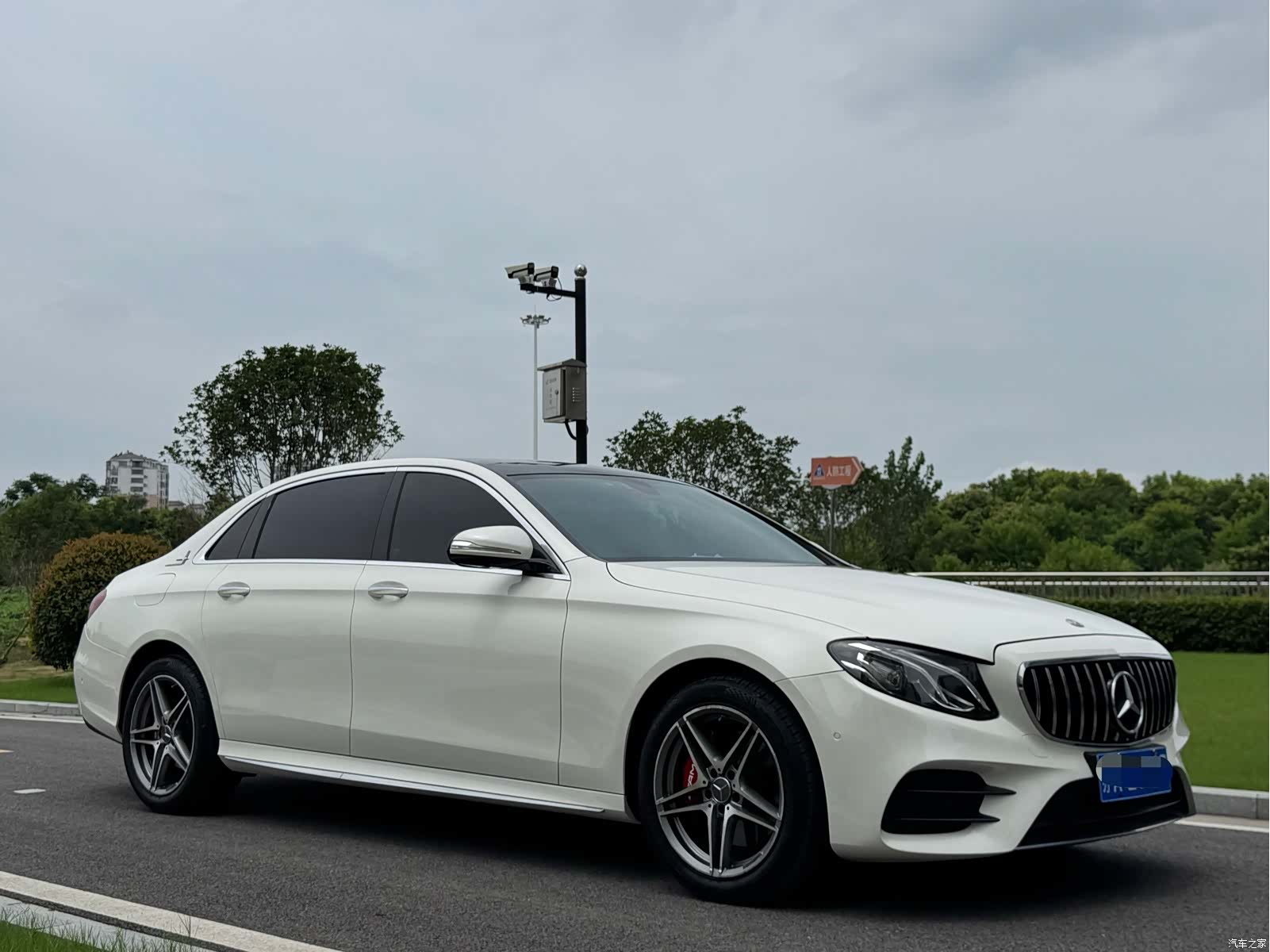Mercedes-Benz E-Class, 2019 3