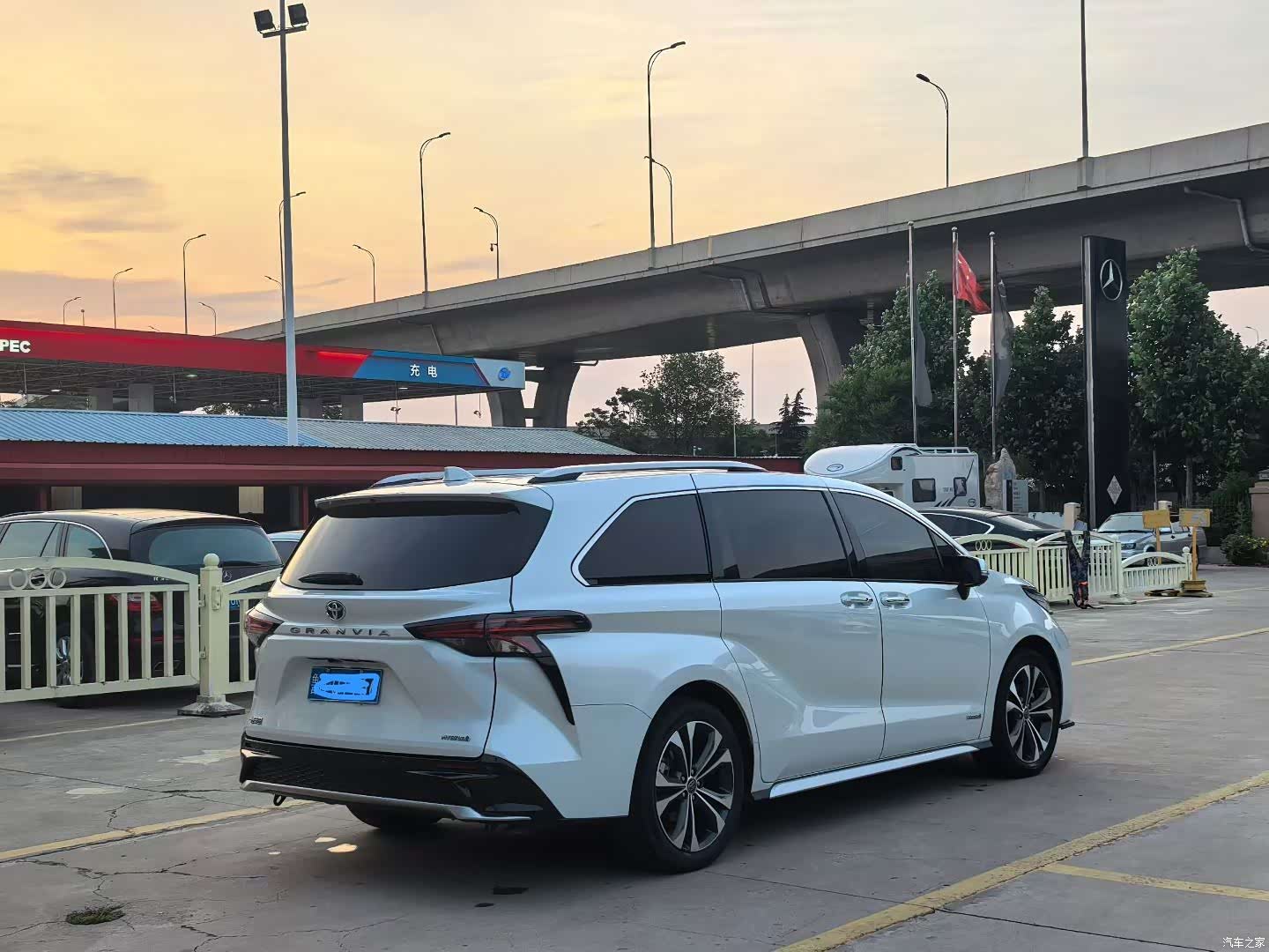 Toyota Granvia, 2023 все фото