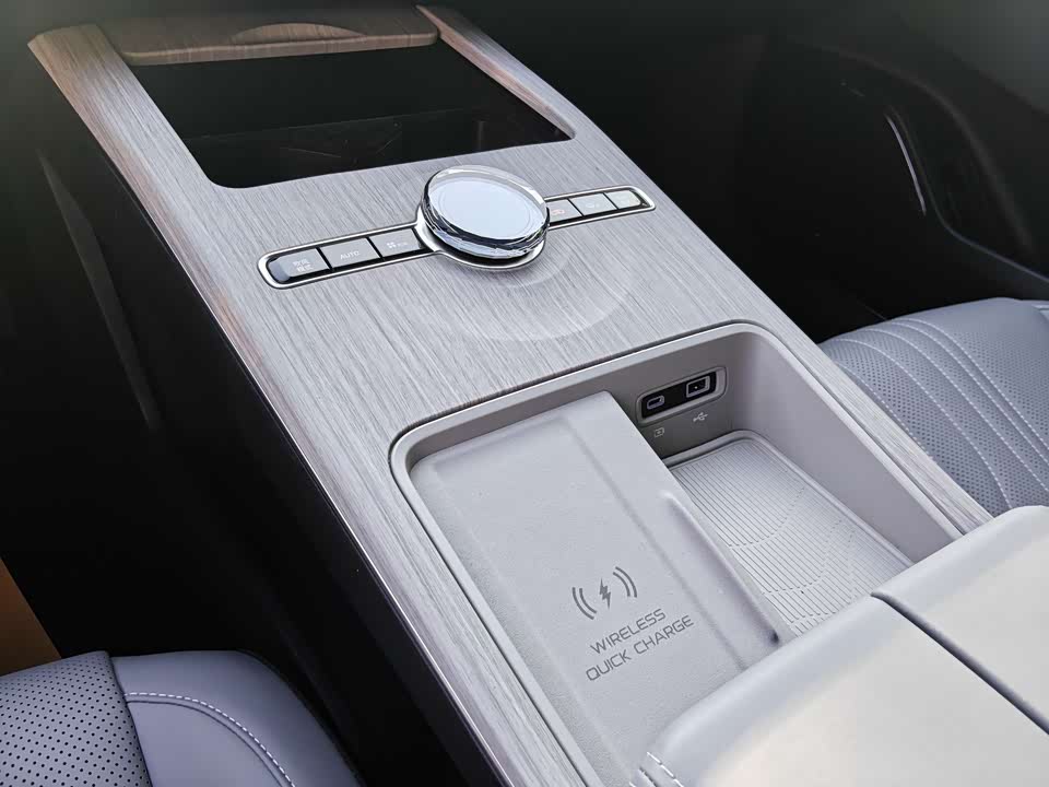 Geely Galaxy Galaxy E8