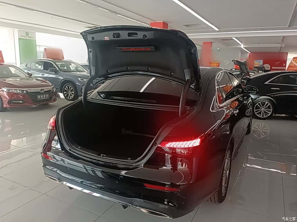 Mercedes-Benz E-Class, 2023 19