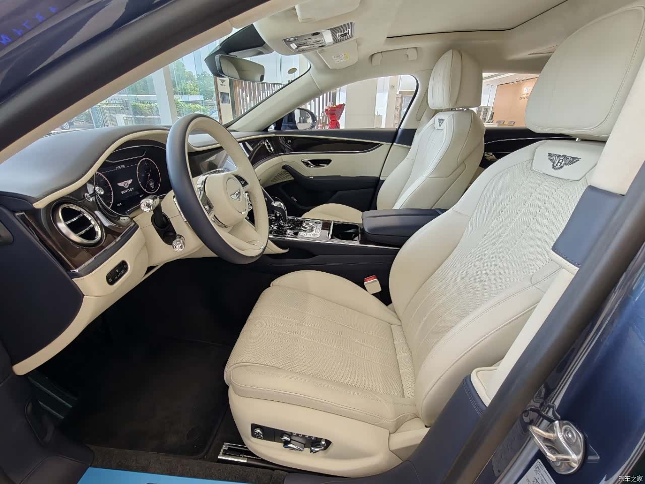 Bentley Flying Spur, 2022 9