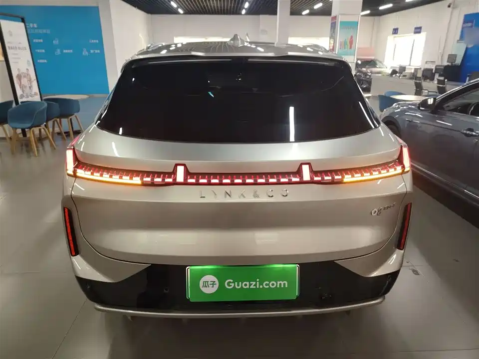Lynk & Co 08 EM-P