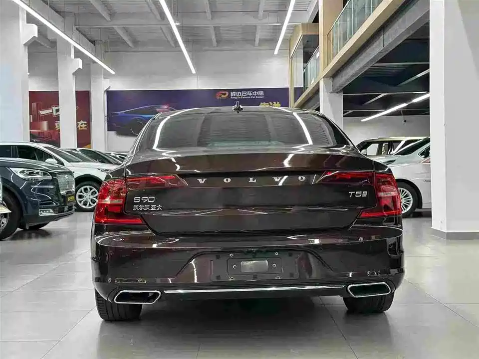 Volvo S90