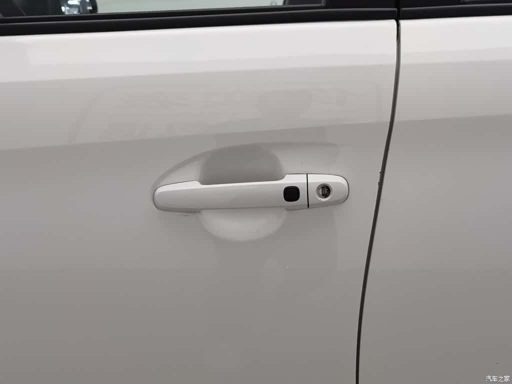 Toyota YARiS L, 2021 18