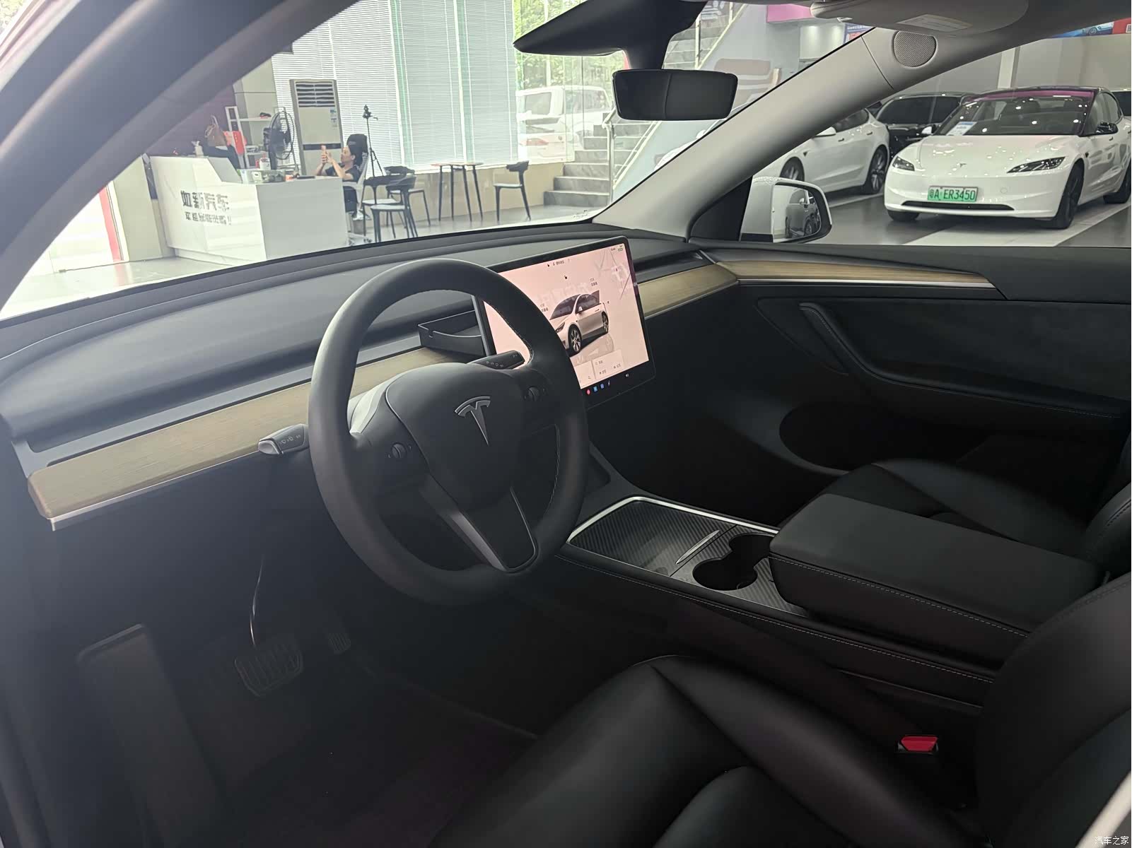 Tesla Model Y, 2023 13