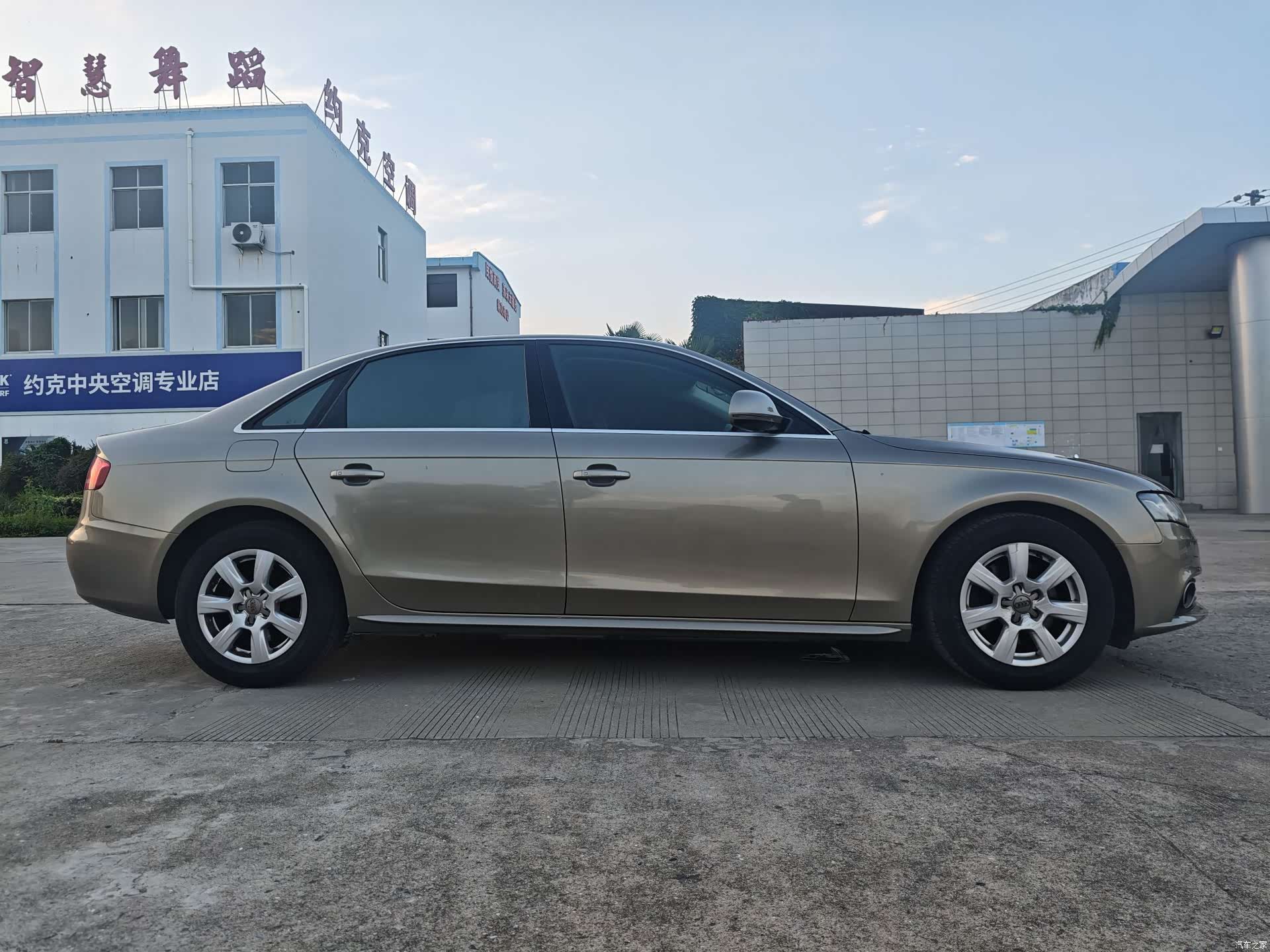 Audi A4L, 2012 4