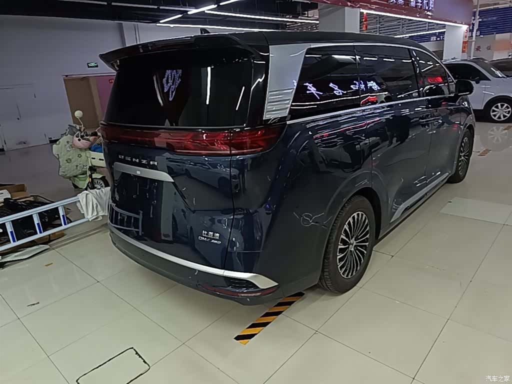 Denza D9, 2023 7