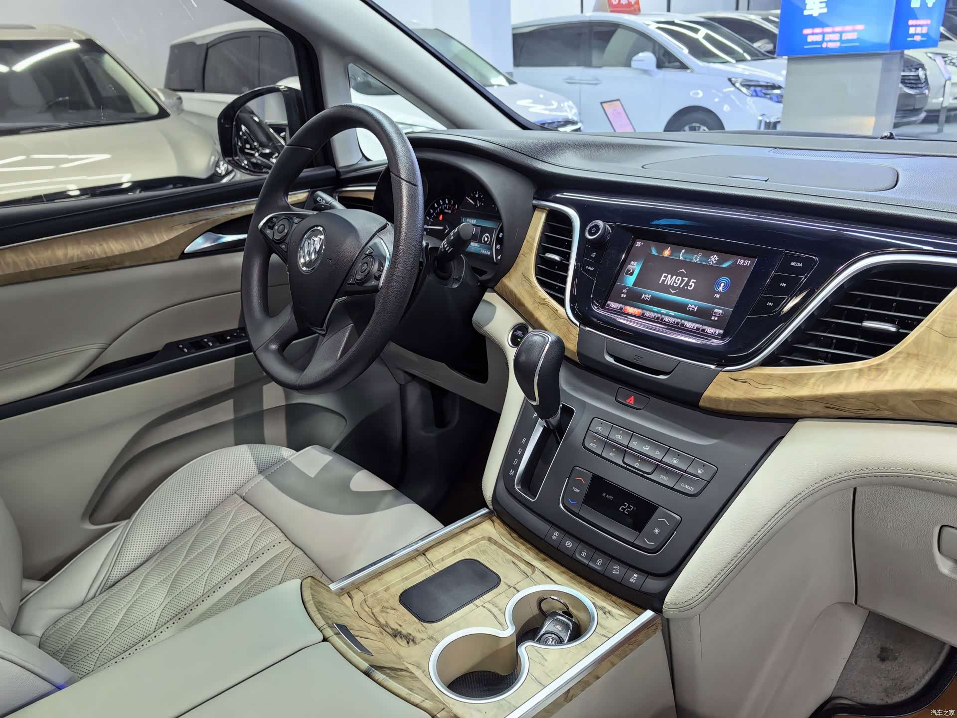 Buick GL8, 2019 8