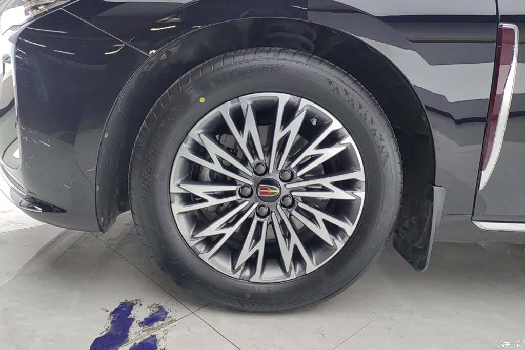 Hongqi H5, 2025 6