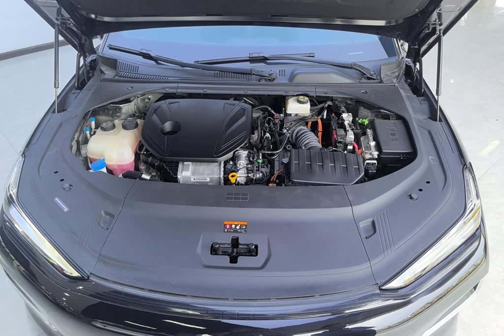Geely 8, 2025 10