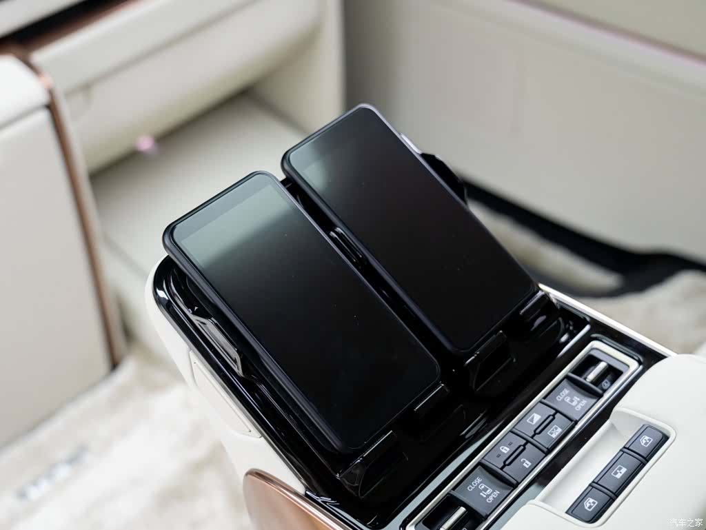 Lexus LM, 2026 12