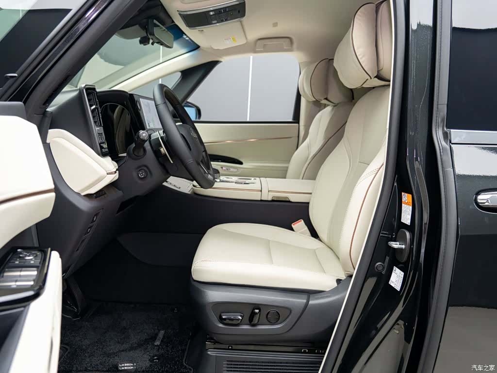 Lexus LM, 2026 9