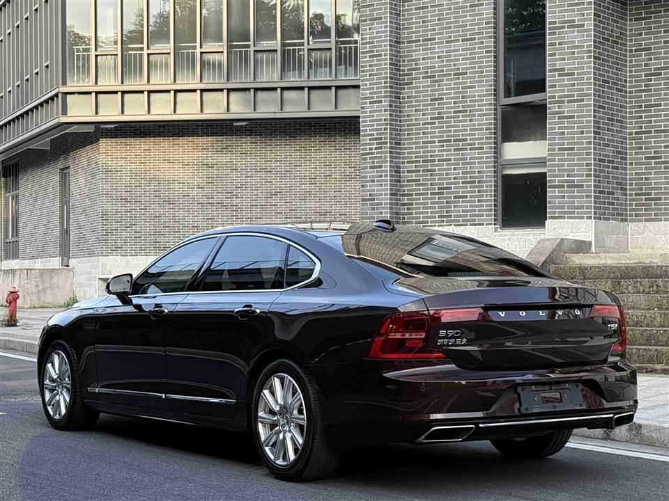 Volvo S90