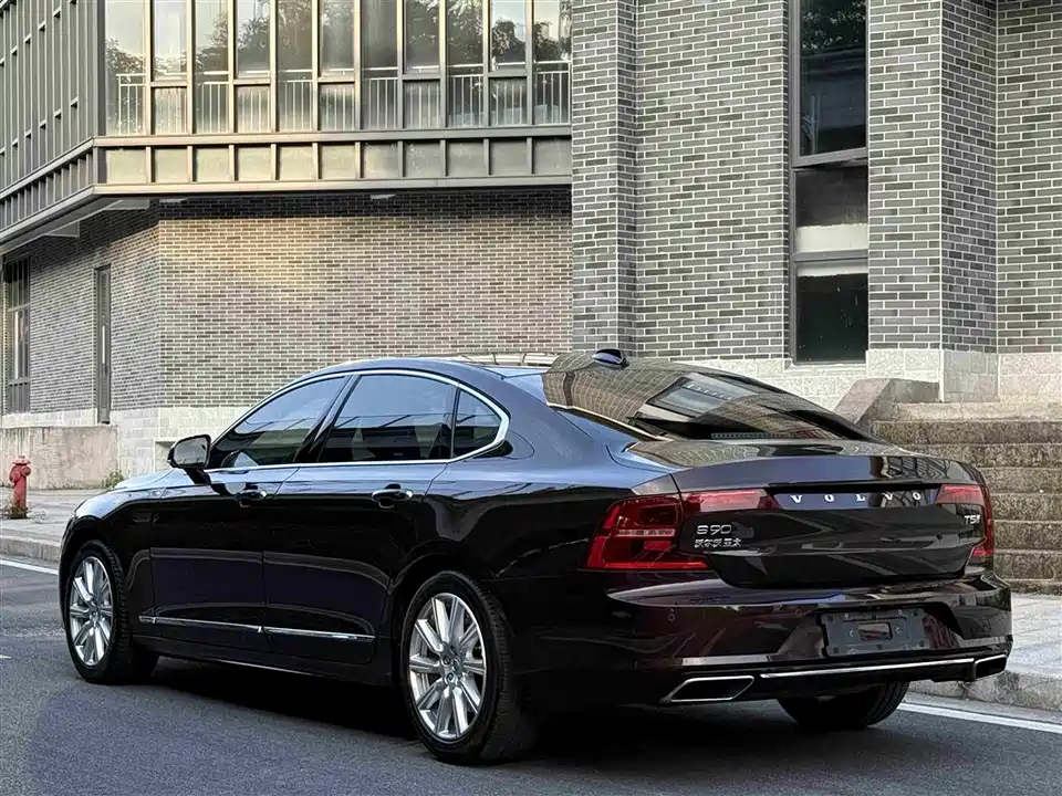 Volvo S90