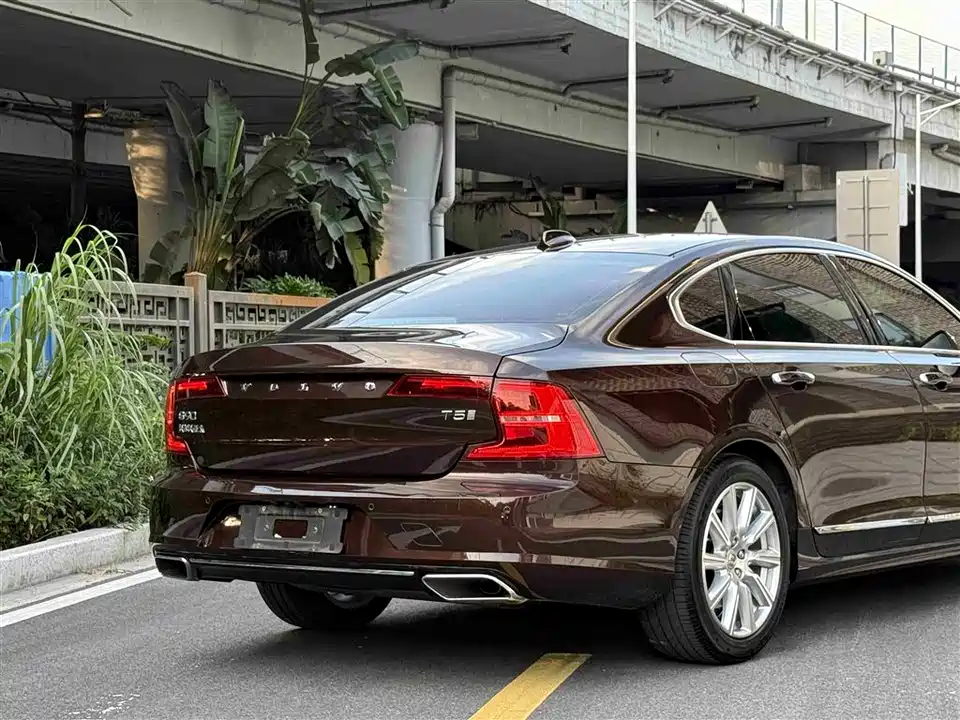 Volvo S90