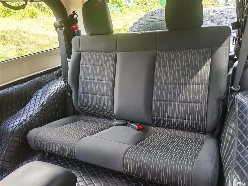 Jeep Wrangler, 2011 11