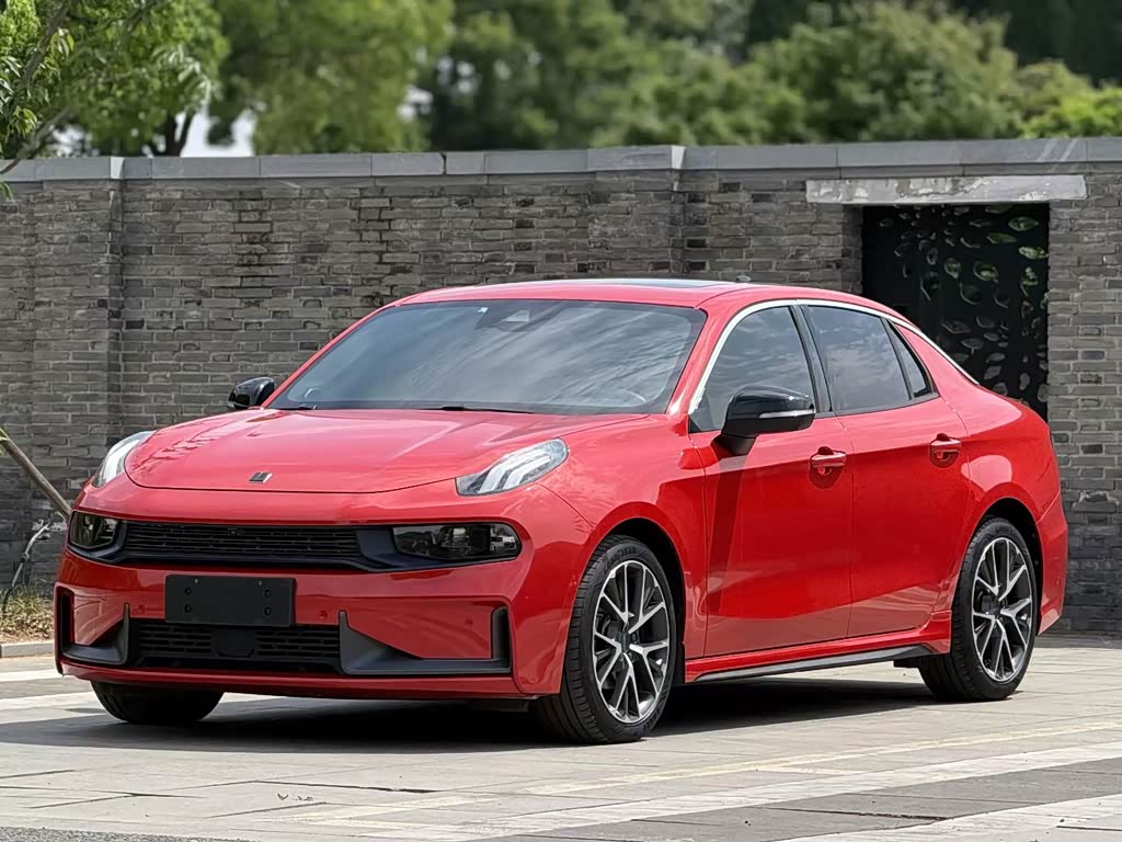 Lynk & Co 03