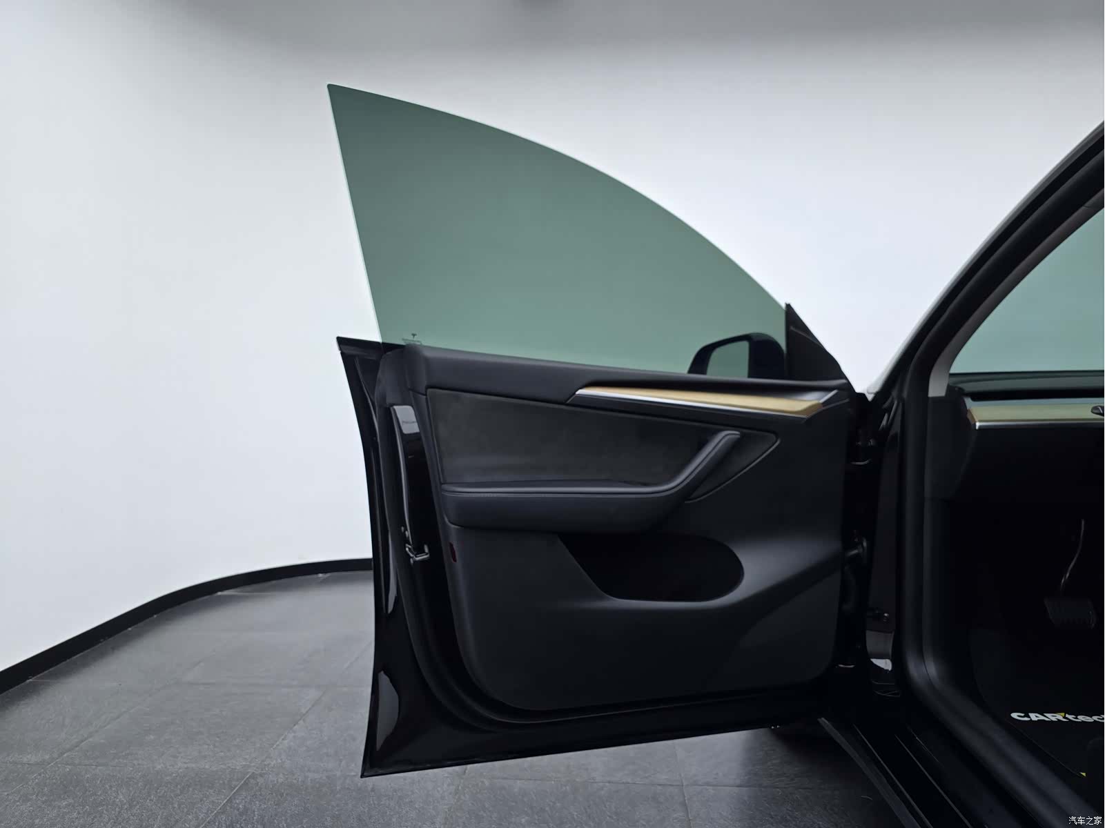 Tesla Model Y, 2023 19