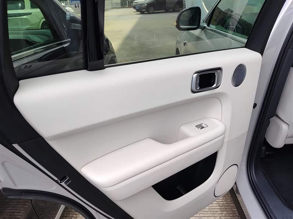 Li Auto Ideal L6