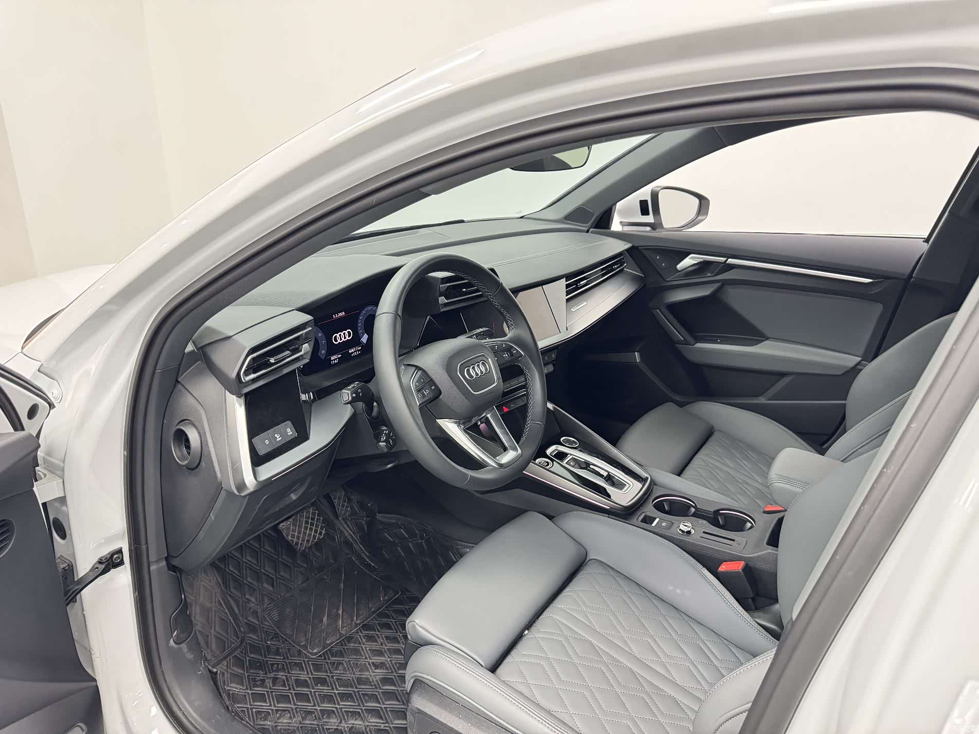Audi Flying Spur, 2025 12