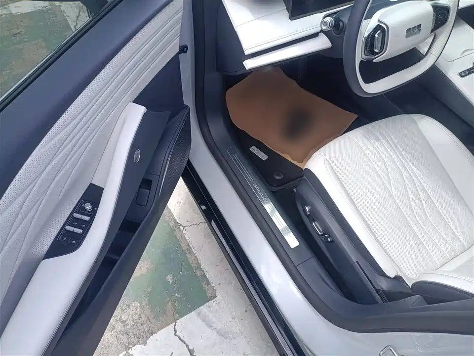 Geely Galaxy Galaxy E8