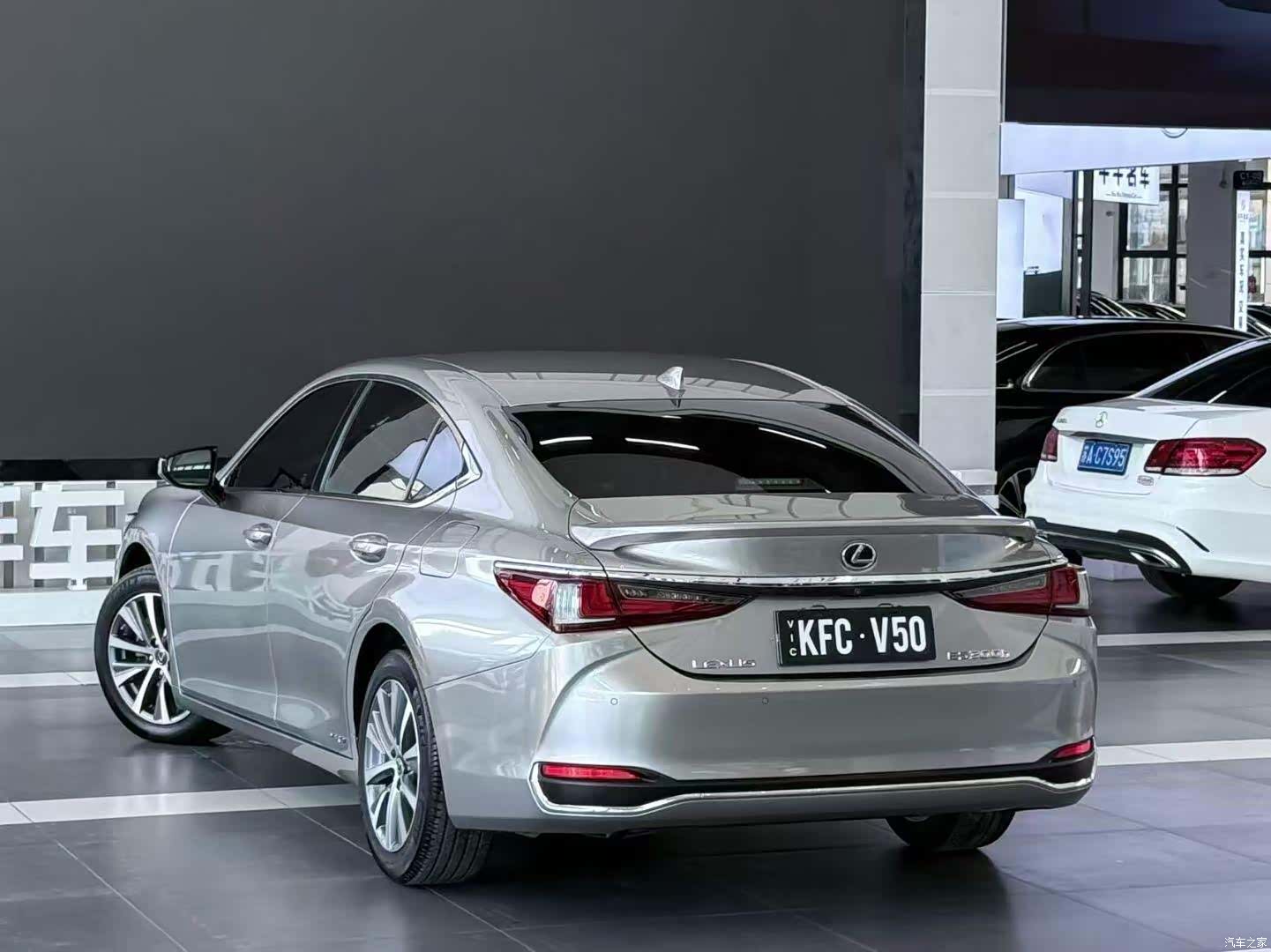 Lexus ES, 2019 4
