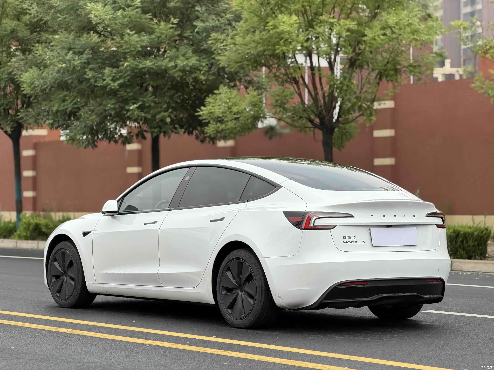 Tesla Model 3, 2025 9
