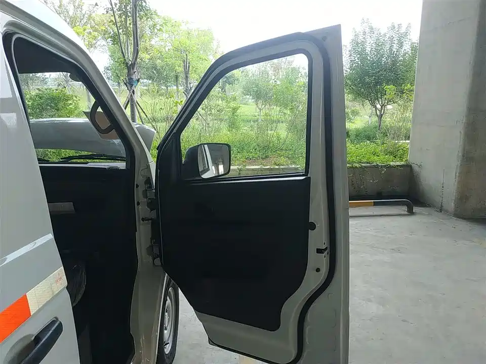 Dongfeng Yufeng EM27