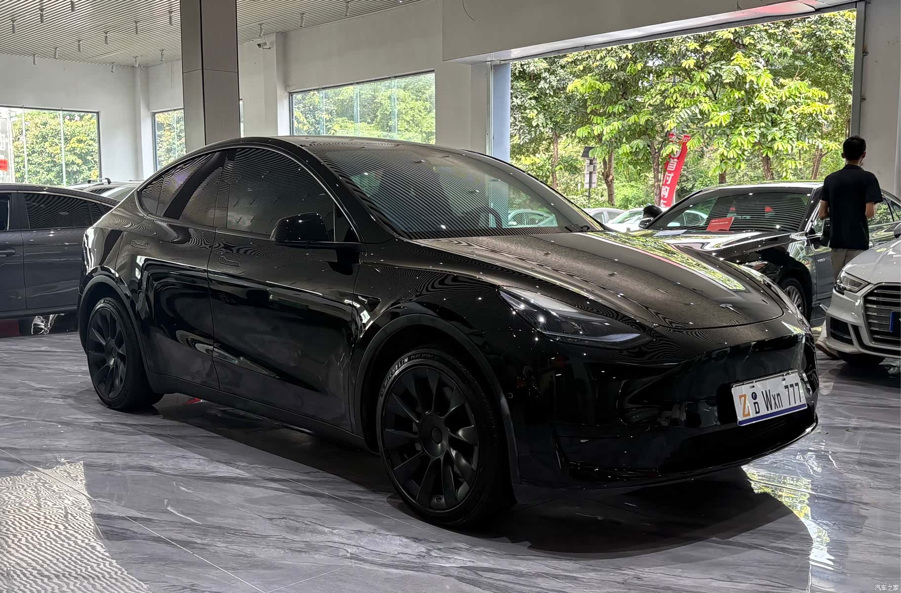 Tesla Model Y, 2023 4