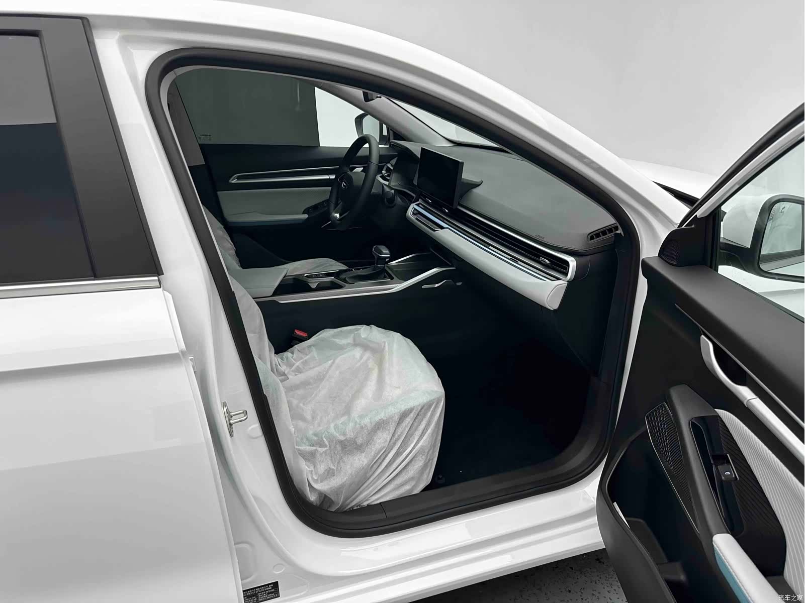 Geely Emgrand, 2023 7