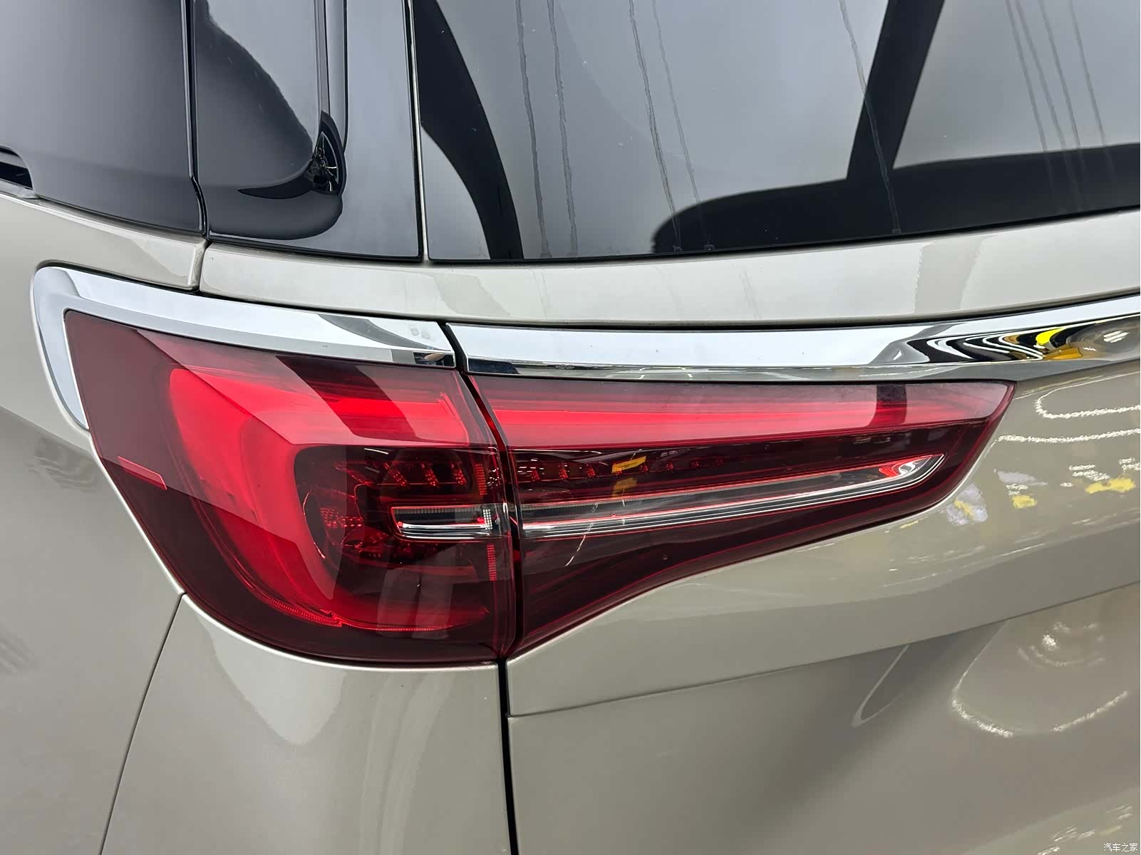 Buick GL8, 2025 10