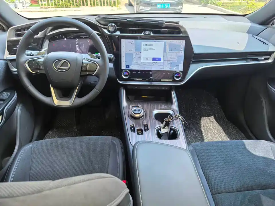 Lexus RZ
