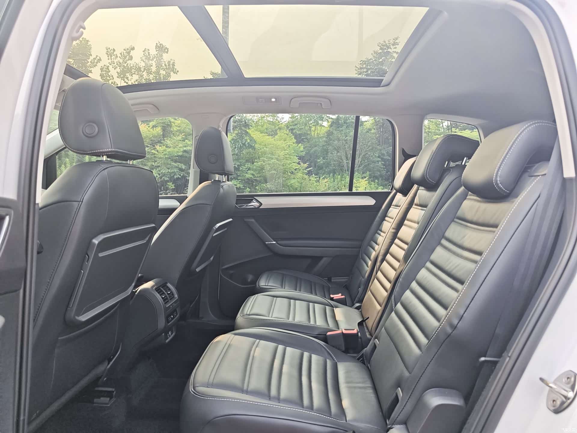Volkswagen L, 2023 13