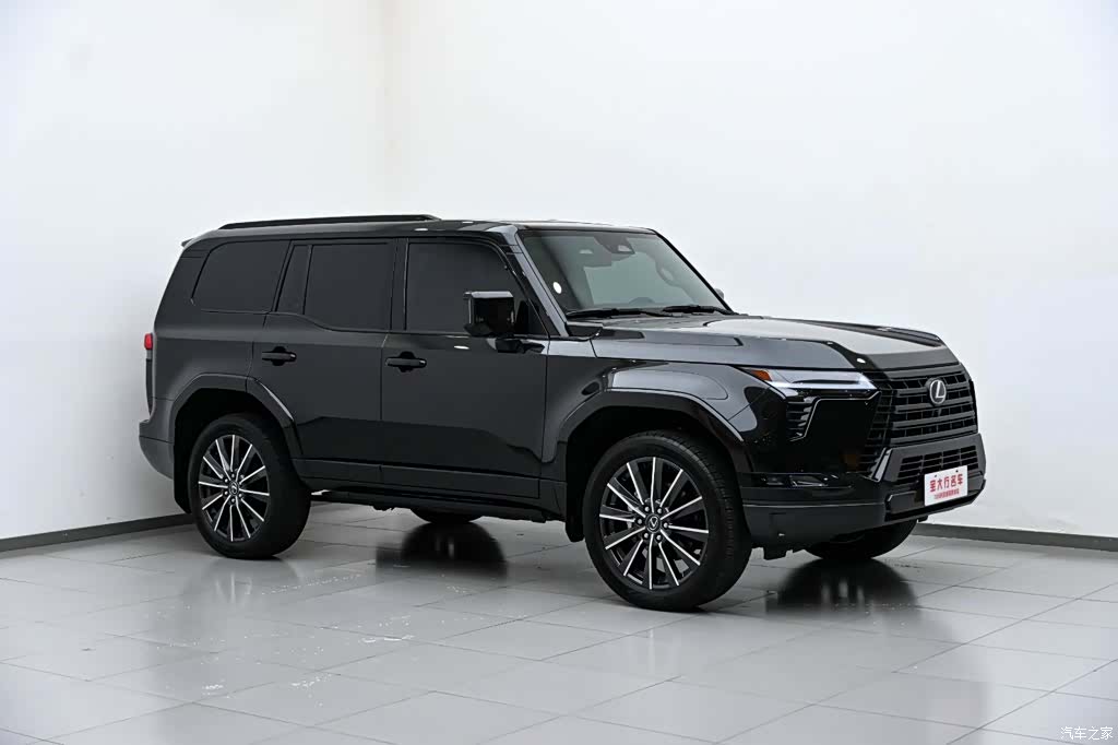 Lexus GX, 2025 4