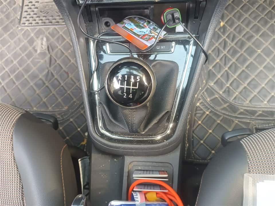 Volkswagen C-TREK Wei Collar