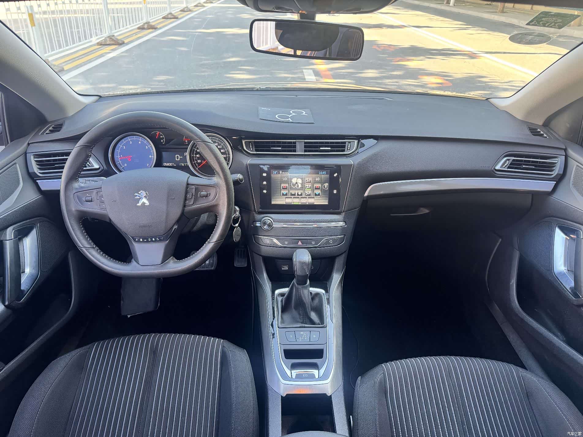 Peugeot 408, 2016 6